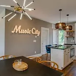 Perfectly Located-Walk To Bars- Close To Broadway
