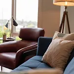 Perfectly Located-Walk To Bars- Close To Broadway