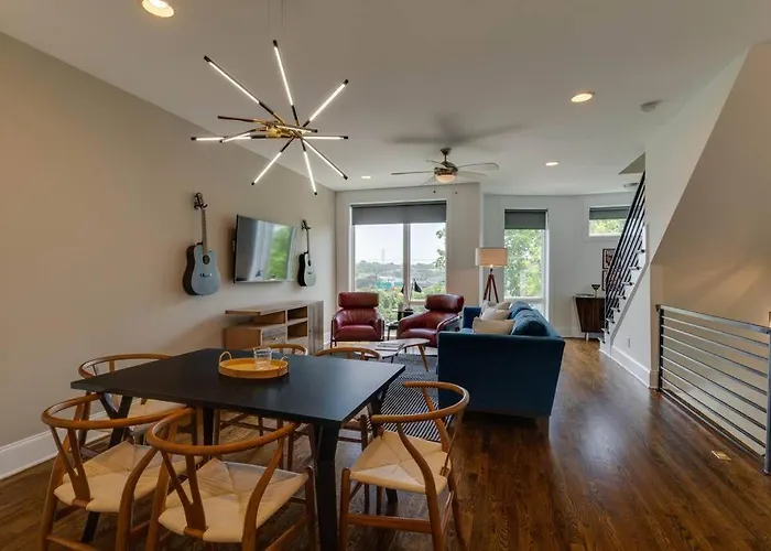 Perfectly Located-Walk To Bars- Close To Broadway