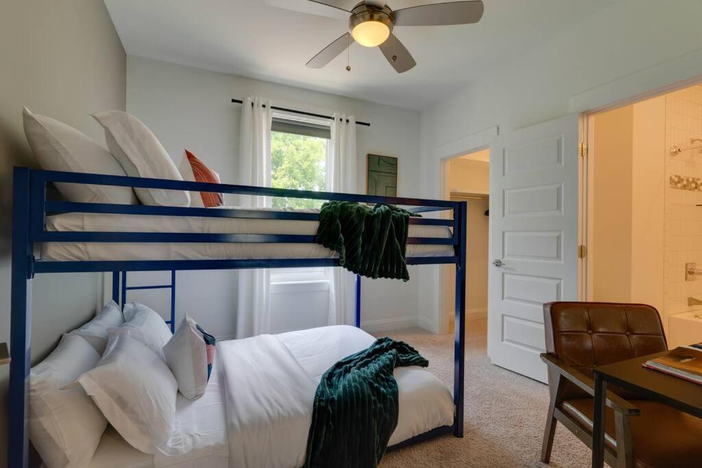 Perfectly Located-walk To Bars- Close To Broadway *