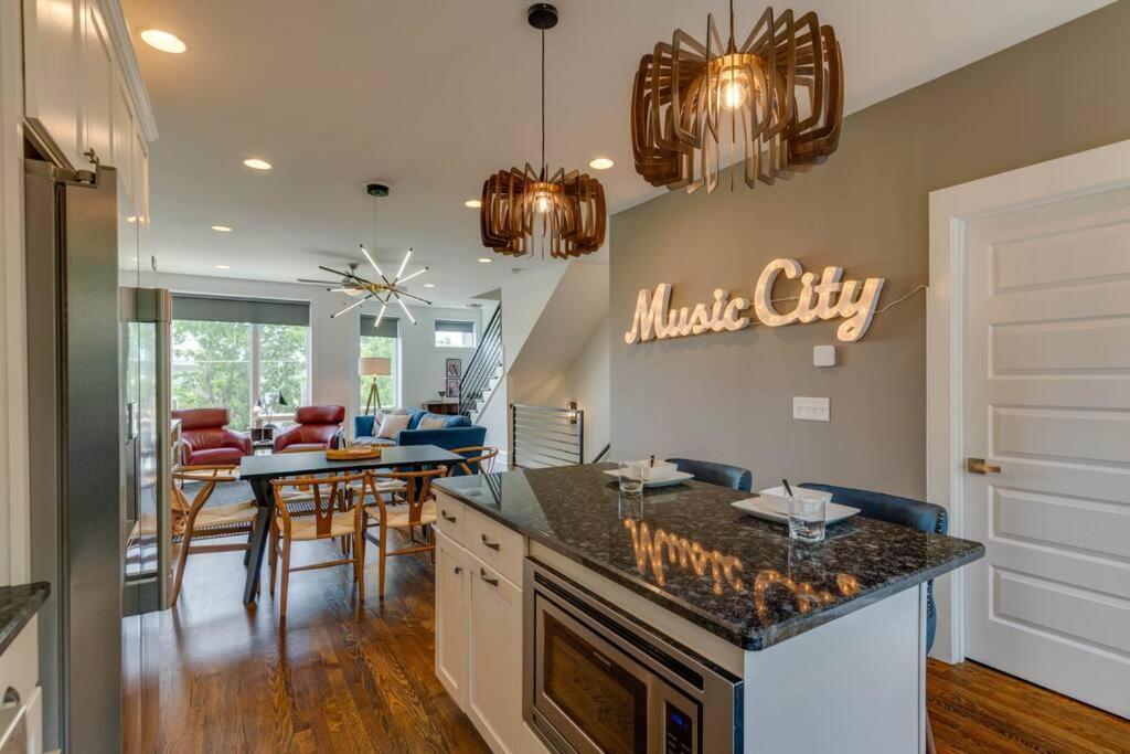 Holiday home Perfectly Located-walk To Bars- Close To Broadway